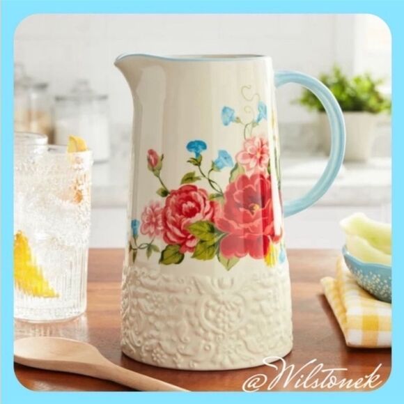 The Pioneer Woman Sweet Rose 2.1 quarts Pitcher.